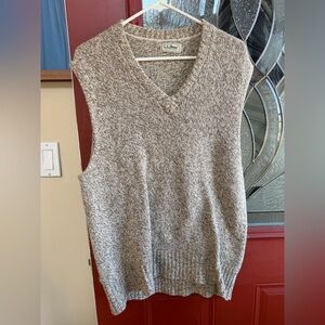 L.L. Bean men’s  V-Neck Sleeveless Sweater Vest - Heathered grey